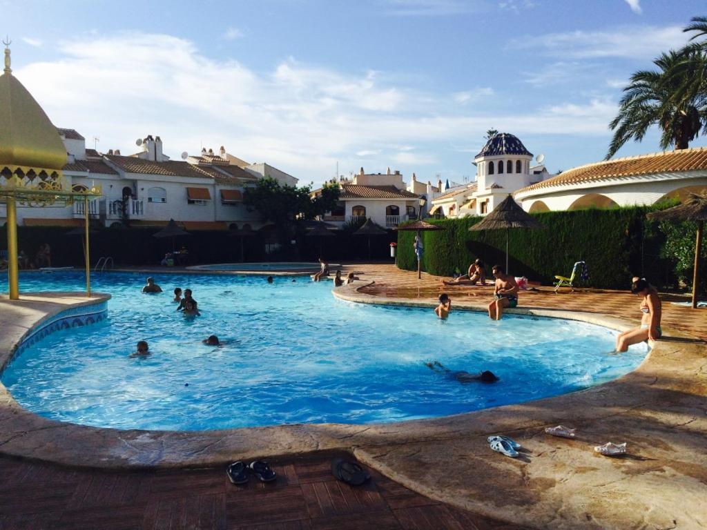 Bonita Casa En Urbanizacion Privada Muy Cerca Del Mar Y De Alicante グラン・アラカント エクステリア 写真